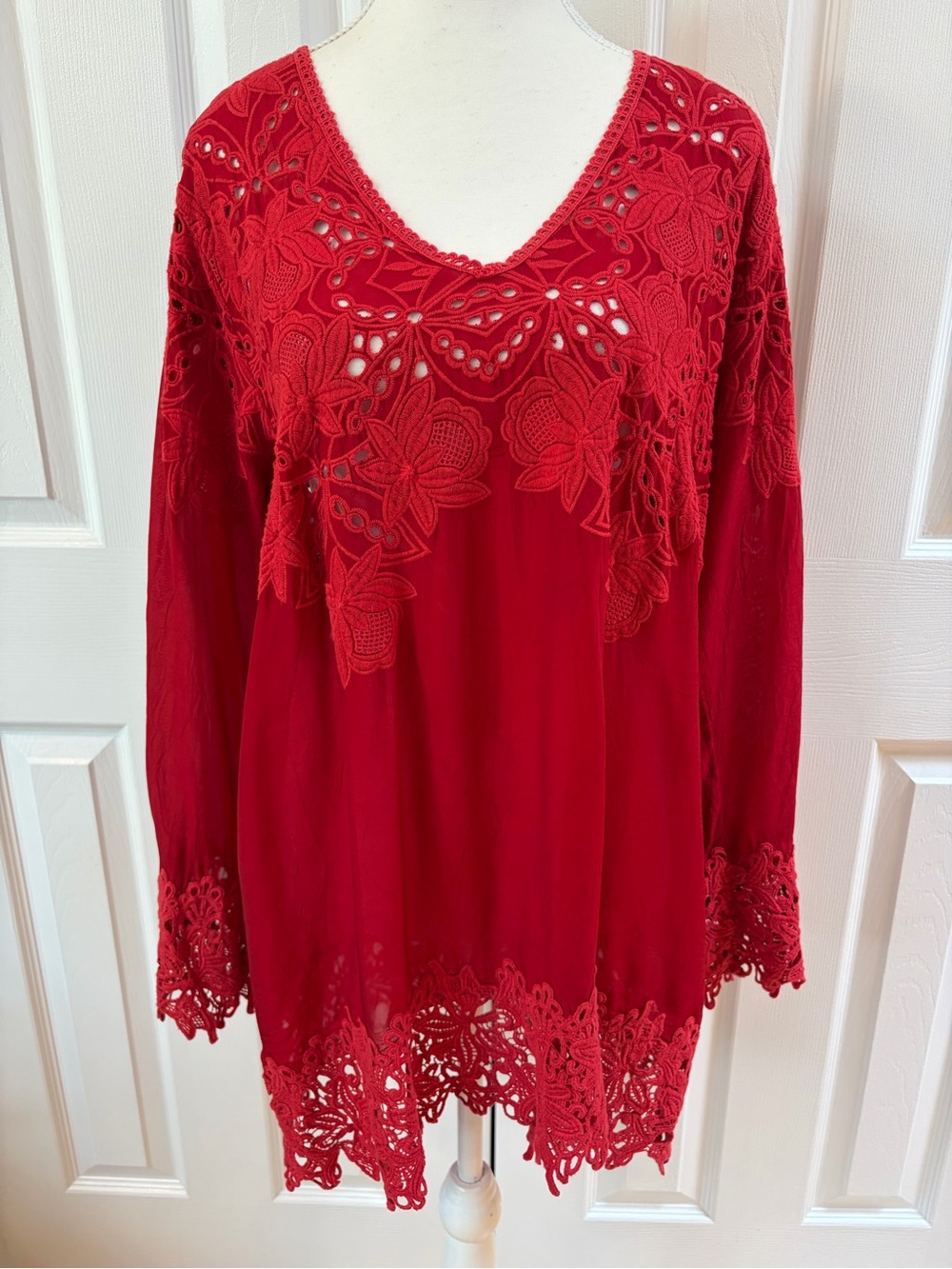 Johnny Was Red Crochet Lace Embroidered Lace Tunic/Top Size L?